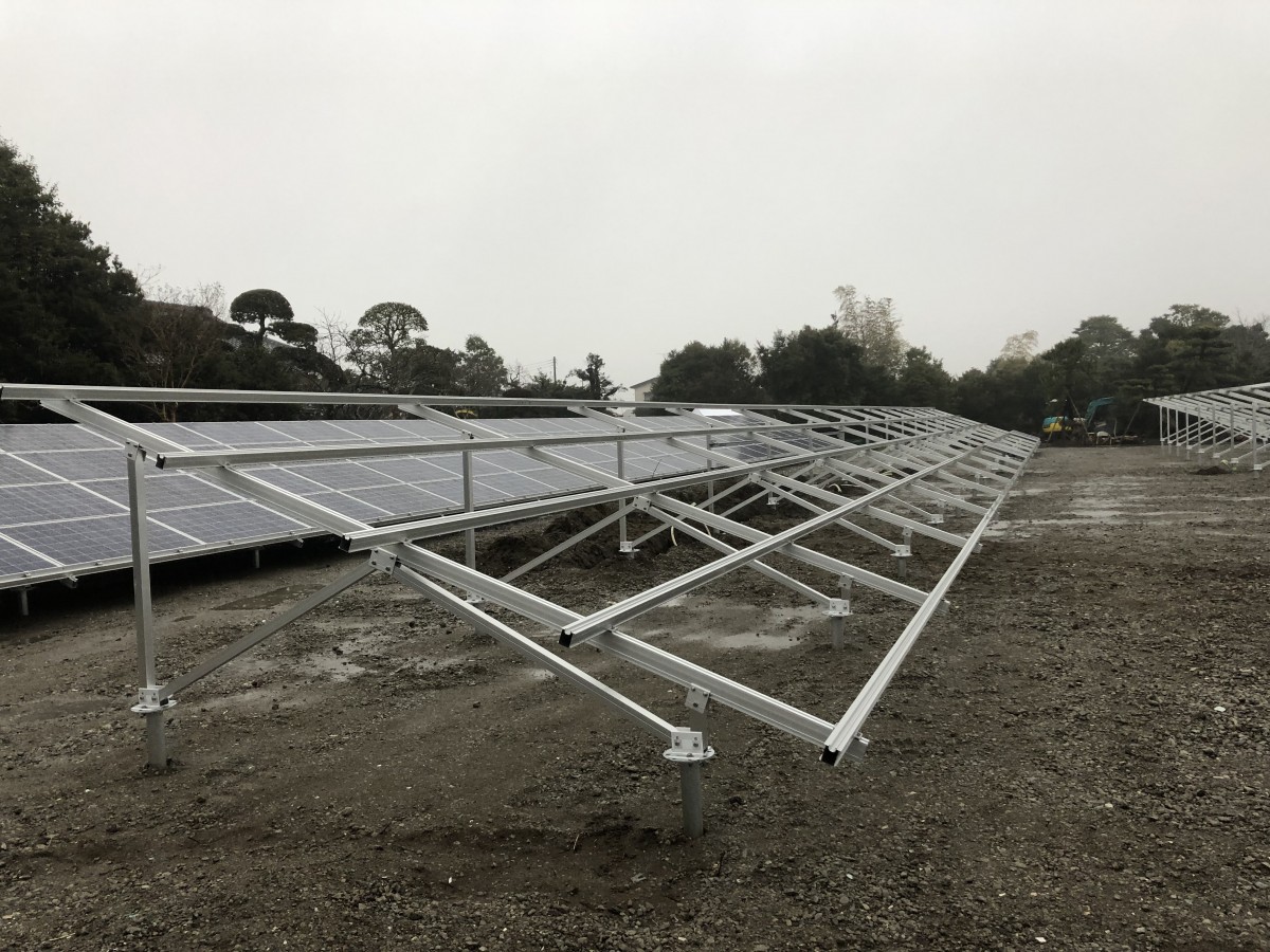 茂原市　M様邸　カナディアンソーラー野立て