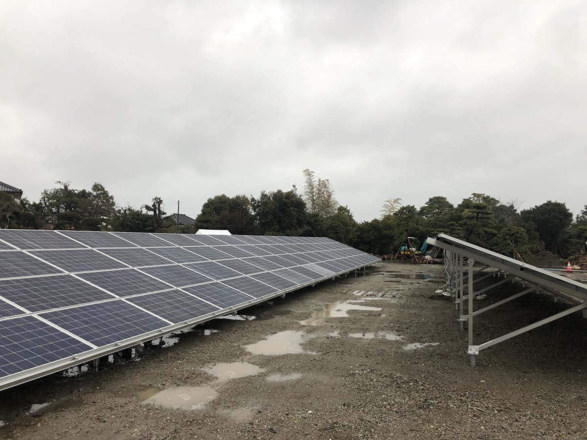 茂原市　M様邸　カナディアンソーラー野立て