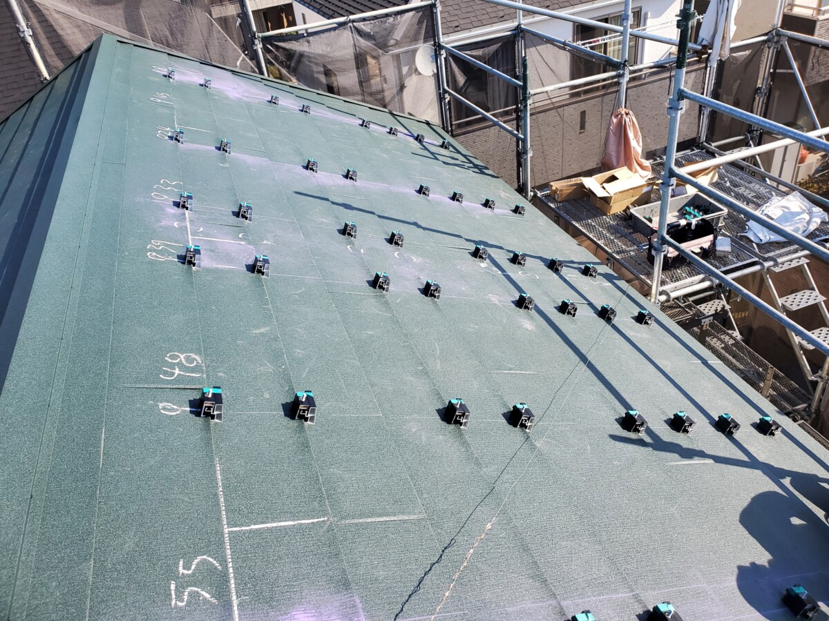 茨城県守谷市　屋根カバーに伴う太陽光パネル取り外し・再設置工事