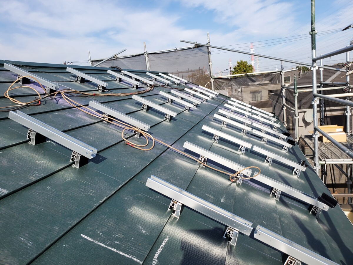 茨城県守谷市　屋根カバーに伴う太陽光パネル取り外し・再設置工事