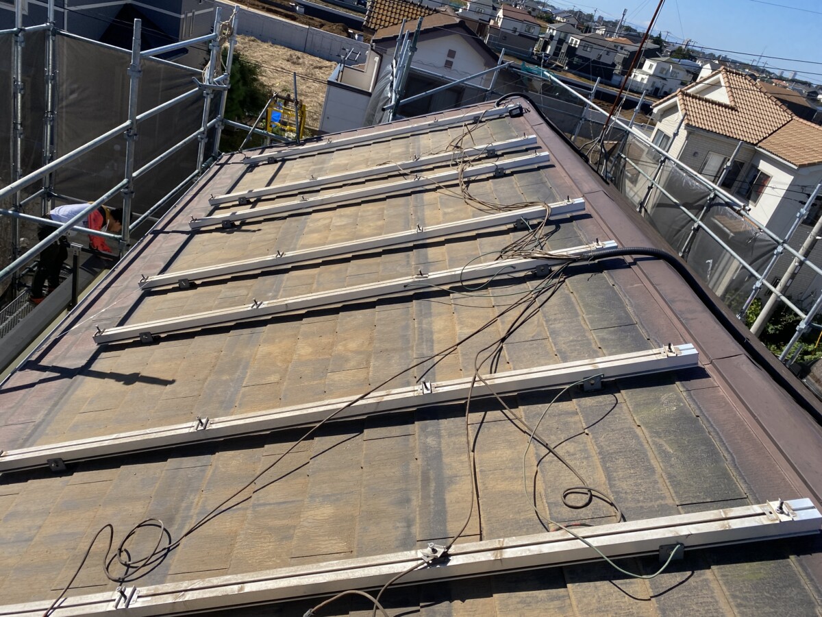 茨城県守谷市　屋根カバーに伴う太陽光パネル取り外し・再設置工事