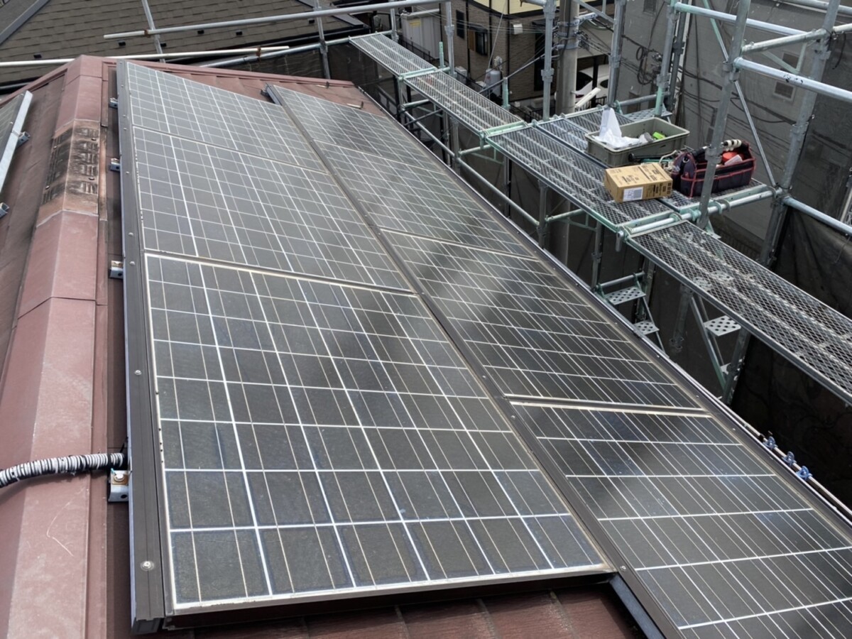 千葉県船橋市　屋根カバー工事に伴う太陽光パネル脱着工事
