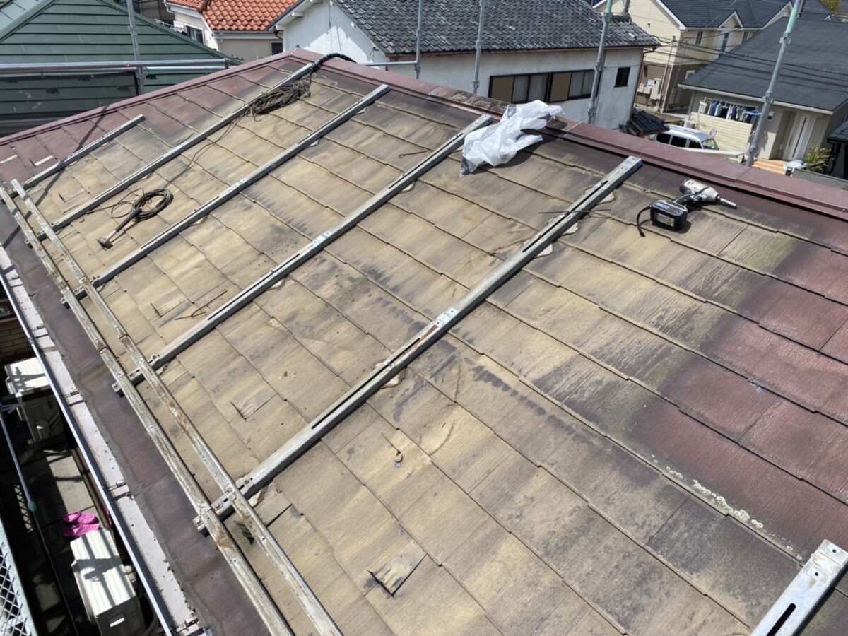 千葉県船橋市　屋根カバー工事に伴う太陽光パネル脱着工事