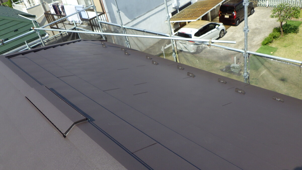 千葉県船橋市　屋根カバー工事に伴う太陽光パネル脱着工事