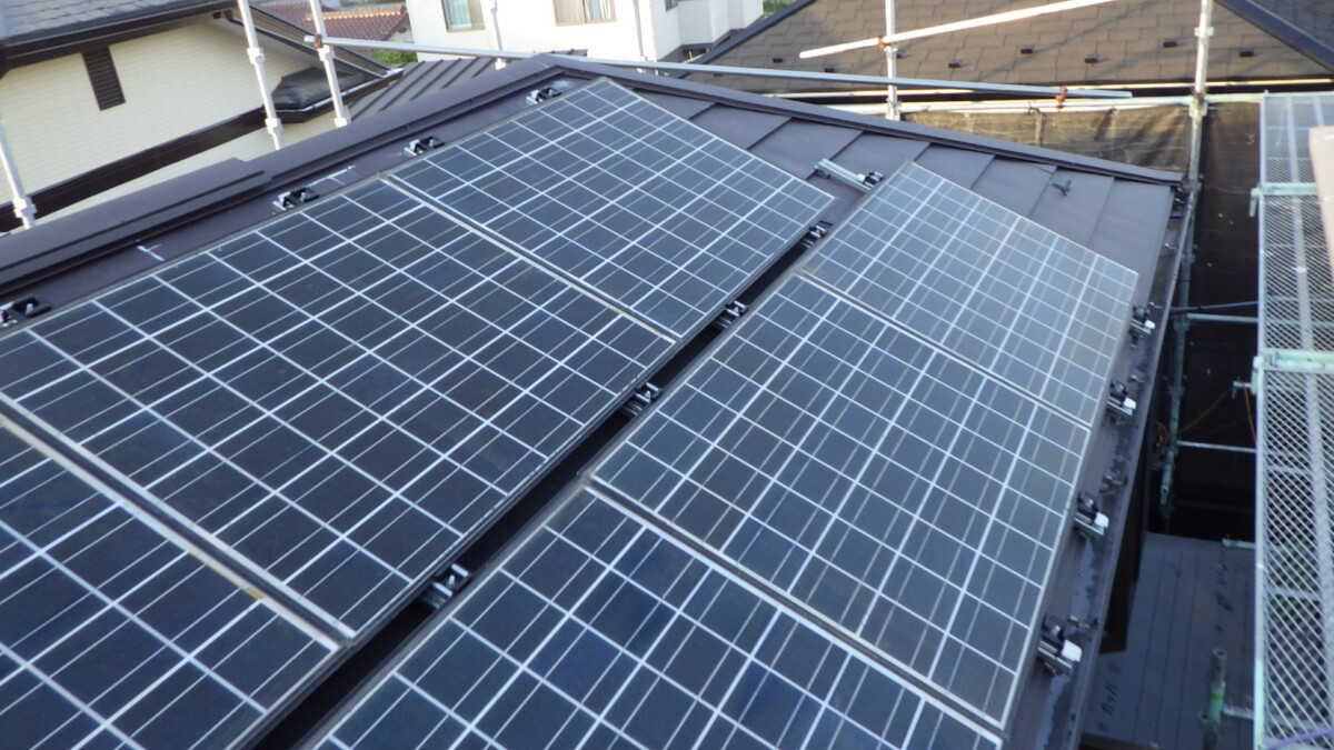千葉県船橋市　屋根カバー工事に伴う太陽光パネル脱着工事