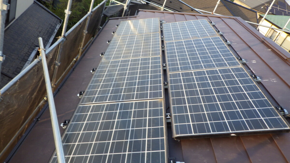 千葉県船橋市　屋根カバー工事に伴う太陽光パネル脱着工事