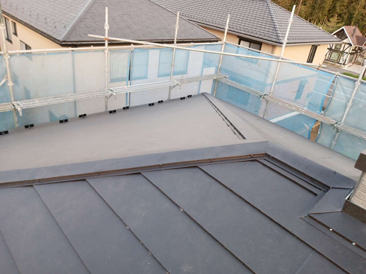 千葉県流山市　屋根カバー工事